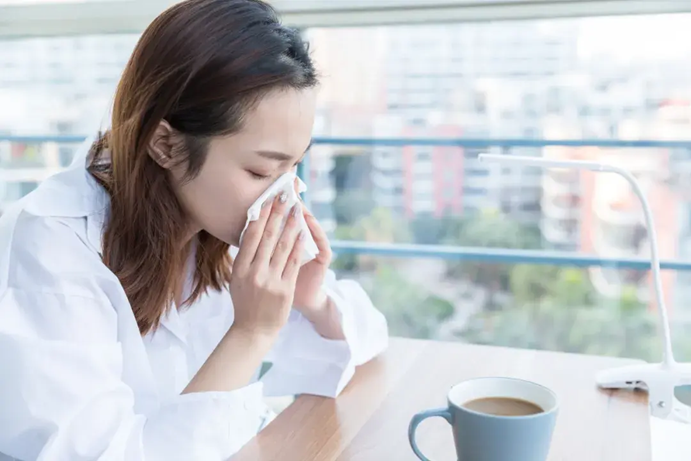 流鼻涕一個月未好？解析流感與鼻敏感區別及治療方案